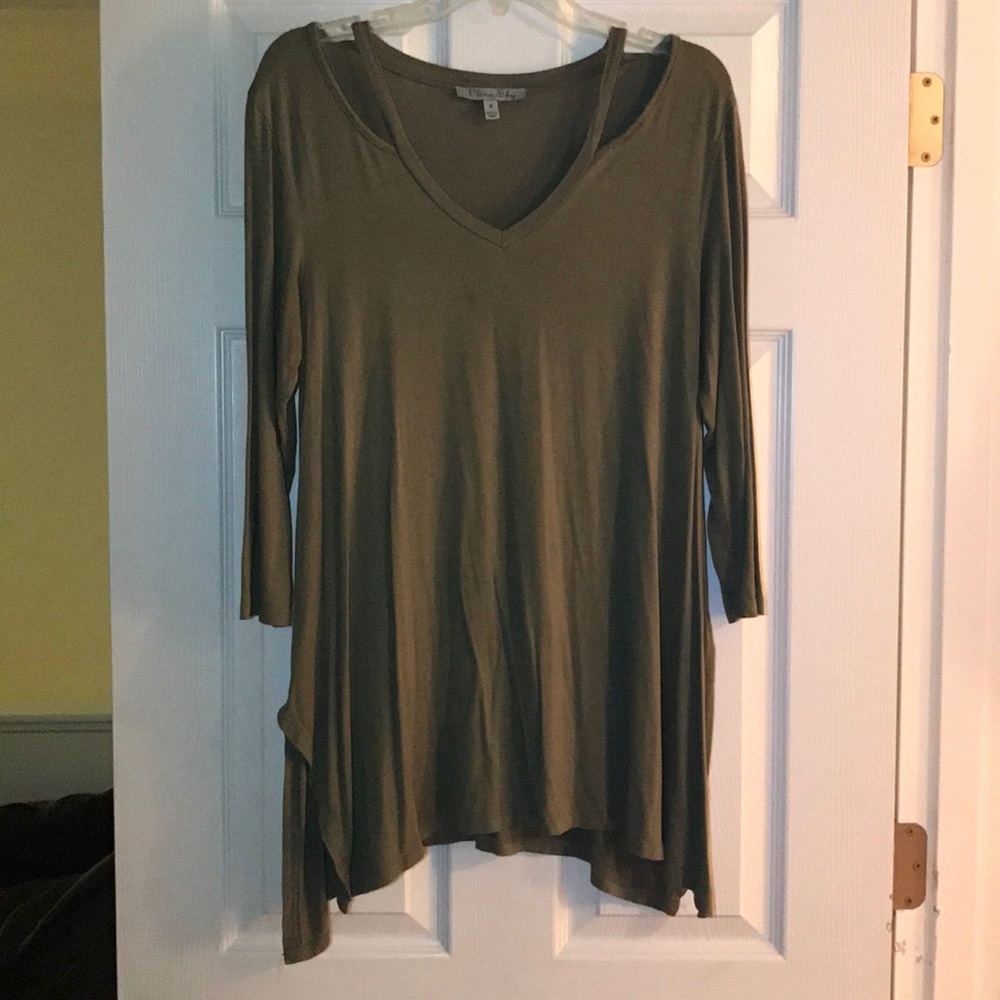 Long sleeve cut out tee ✨